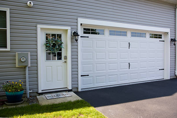 24/7 Emergency Garage Door Panel Replacement experts in Floyd County County, VA